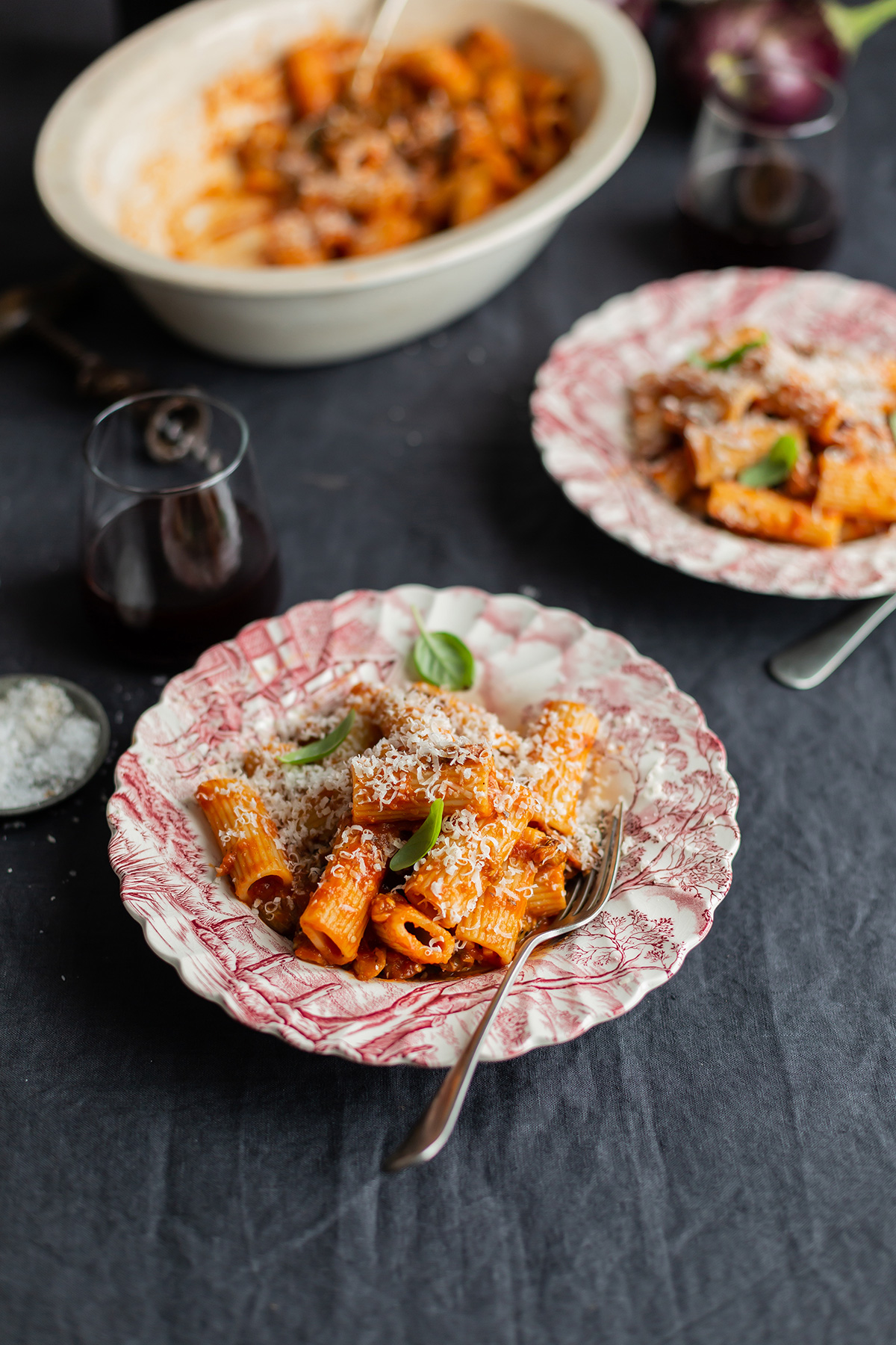 Une recette de pâtes italiennes toutes Norma aux aubergines