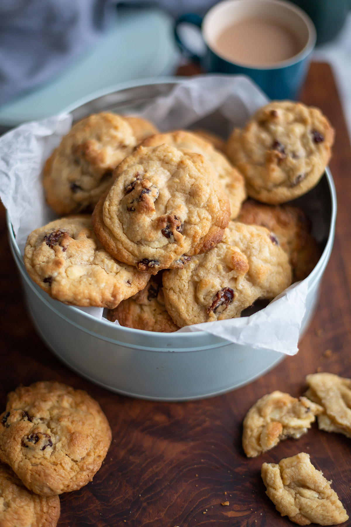 une boîte de cookies aux pépites de chocolat blanc