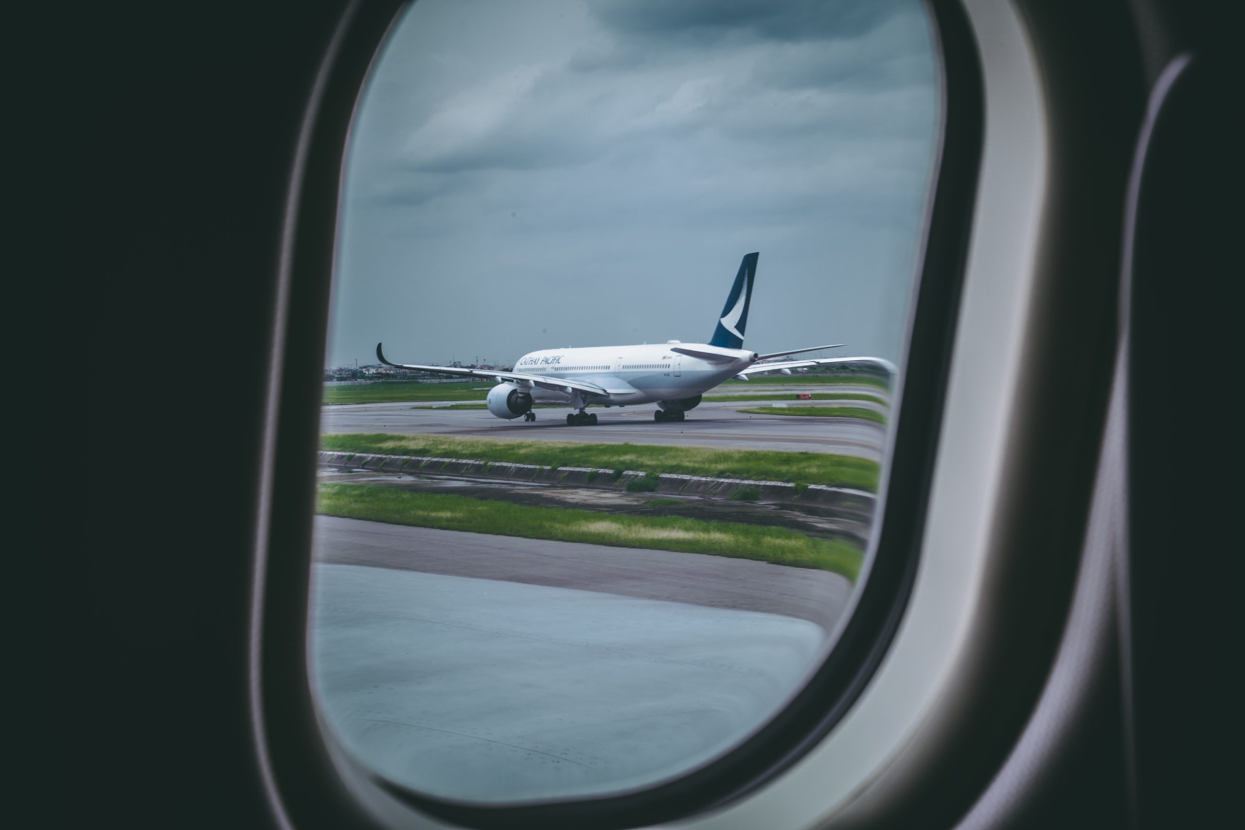 kevin bosc dgmCZCw01vs unsplash mis à l'échelle L'avion Cathay Pacific de Hong Kong