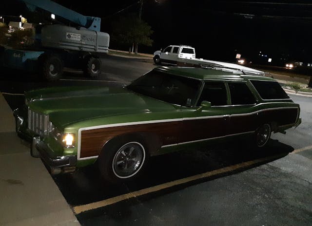 1976 Pontiac Grand Safari trois quarts avant