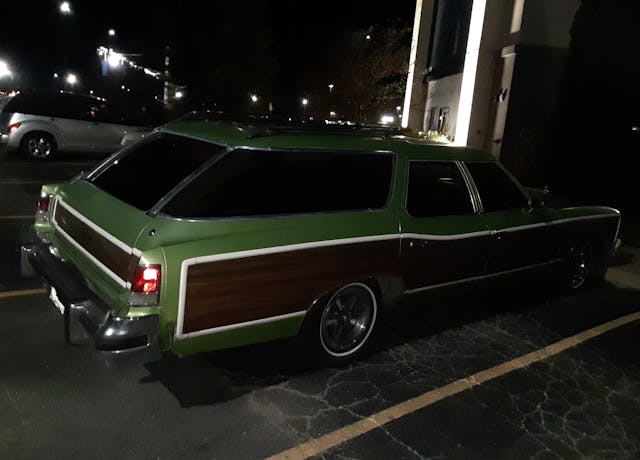 1976 Pontiac Grand Safari trois quarts arrière