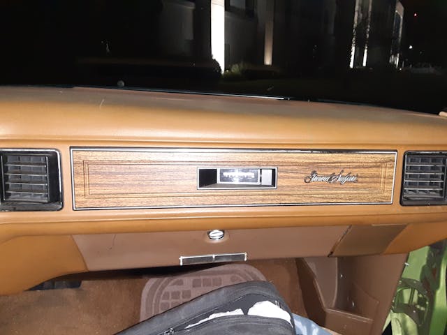 Boîte à gants du tableau de bord intérieur du Pontiac Grand Safari 1976