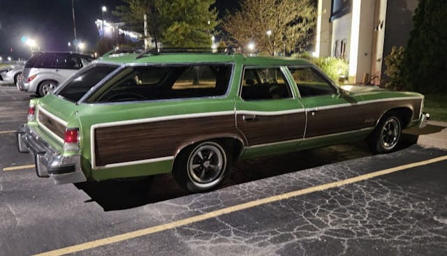 1976 Pontiac Grand Safari trois quarts arrière