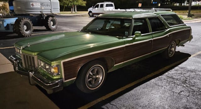 1976 Pontiac Grand Safari trois quarts avant