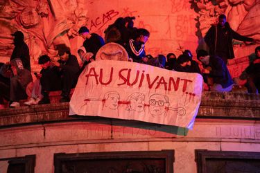 Scènes de liesse place de la République à Paris ce mardi 7 janvier.