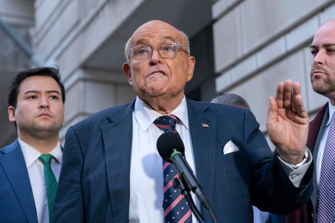 Rudy Giuliani à la sortie du tribunal, à Washington, le 10 janvier 2025.