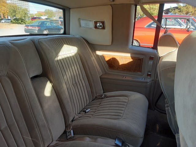 1985 Buick Riviera Intérieur arrière