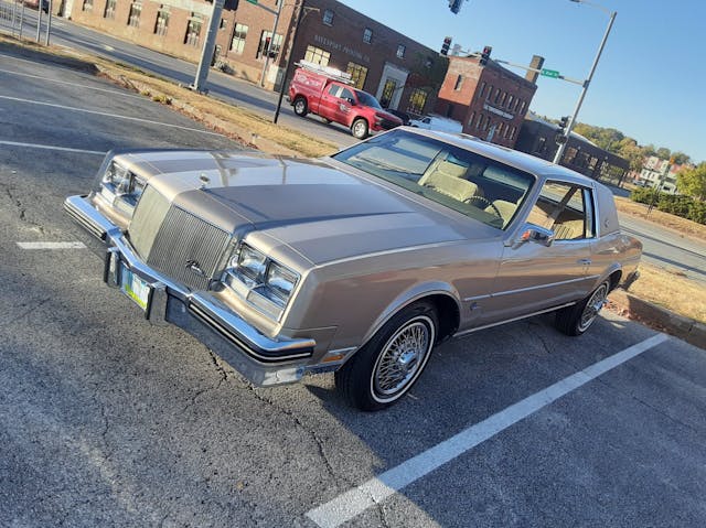 1985 Buick Riviera Front trois quarts