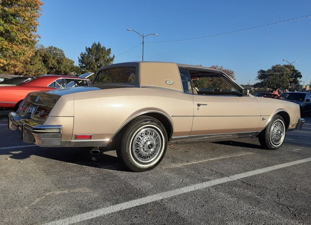 1985 Buick Riviera arrière trois quarts