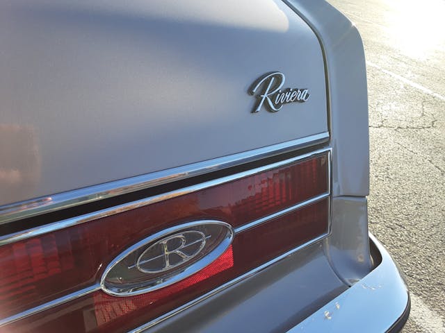 1985 Buick Riviera Badges arrière