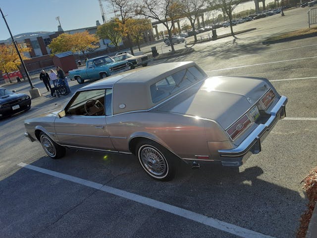 1985 Buick Riviera Arrière en trois quarts d'angle élevé