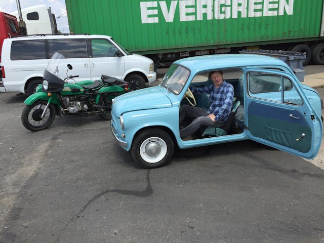 voiture russe vintage bleu clair