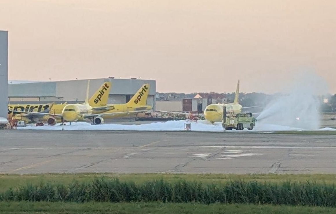 Nettoyage de la mousse de mousse Spirit Airlines le 4 juillet 2025