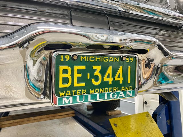 Cadre de plaque d'immatriculation vintage