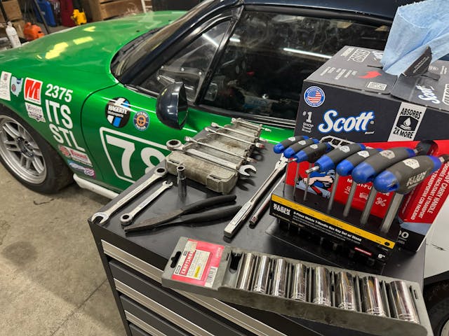 Habitudes de bricolage: les outils d'Eddy dans son garage