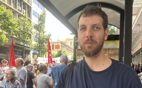 « Désormais, nous pourrons travailler quotidiennement 13 heures », développe Giorgos.