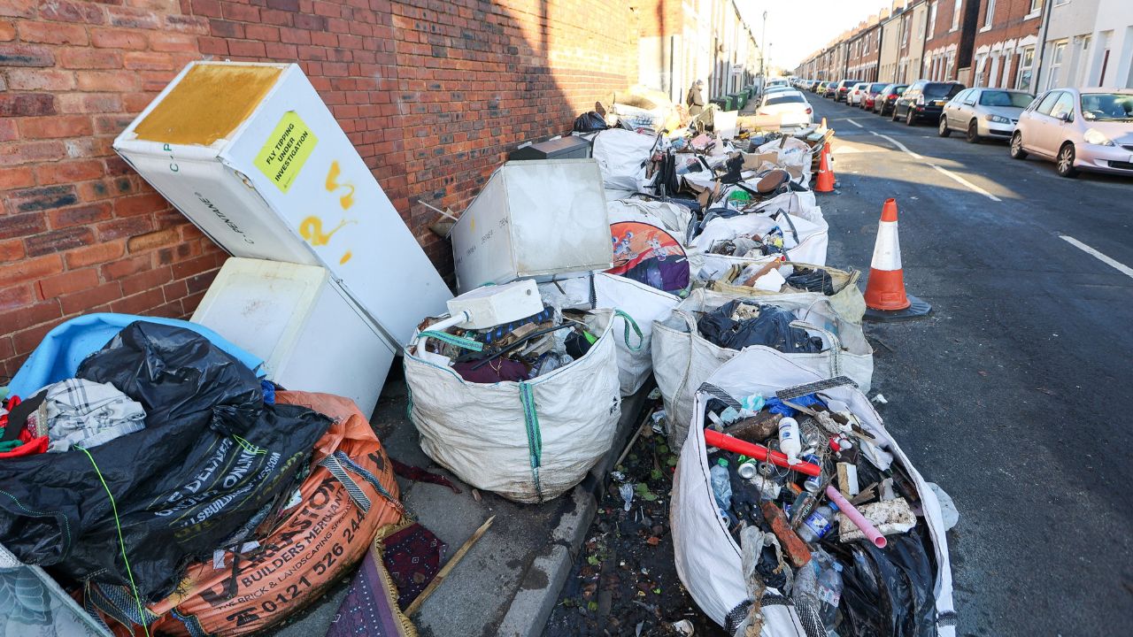 Dailymotion Families fuming as fly-tippers dump 60ft mountain of rubbish on residential street