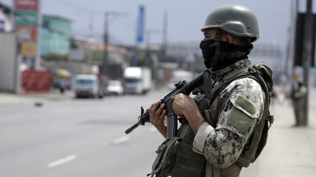, Informations France: L’Équateur mène une opération militaire contre l’activité minière illégale dans le sud du pays