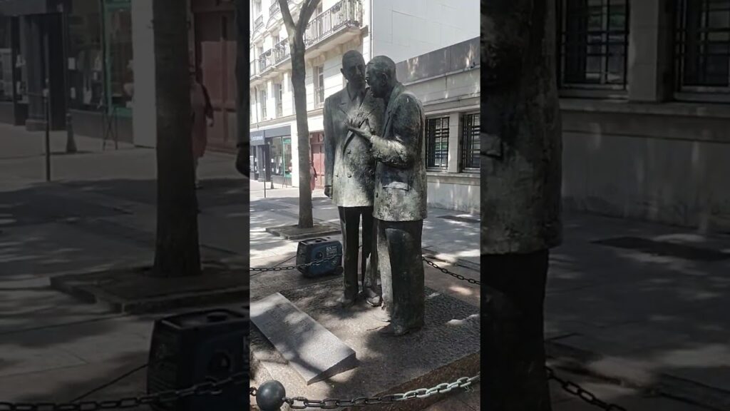 Le Général de Gaulle et André Malraux. Asnières-sur-Seine (92).