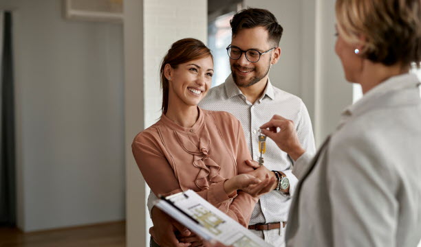 S’il faut attendre au moins 18 mois pour réceptionner un logement neuf, en général, il n’y a plus qu’à poser ses meubles et ses valises un fois la remise des clés effectuée. Photo Adobe Stock