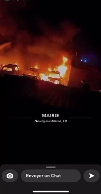 Dailymotion Images saisissantes à Neuilly-sur-Marne où toutes les voitures de la police municipale ont été incendiées.