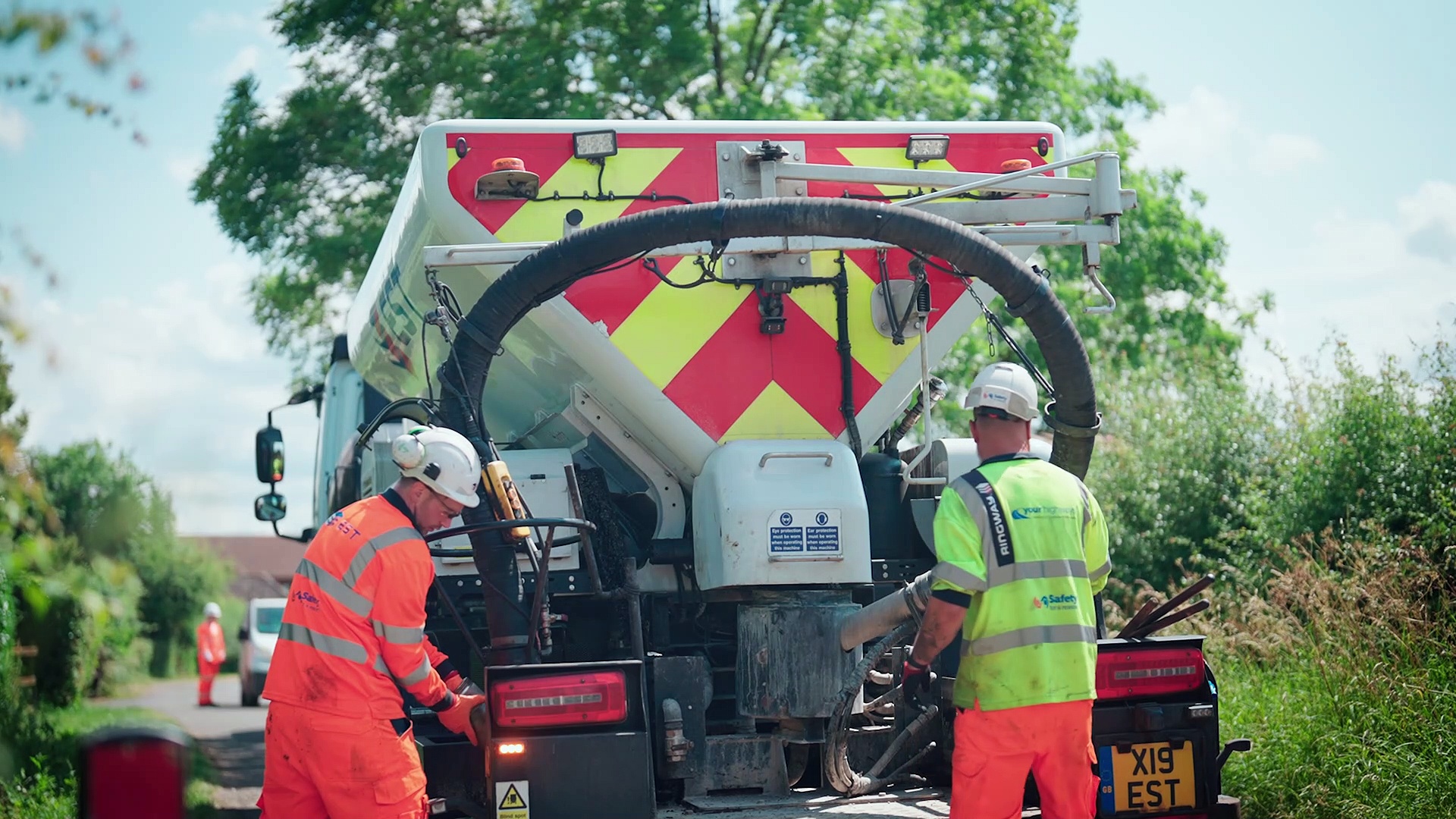 Dailymotion Gloucestershire Highways' pothole busting jet patcher