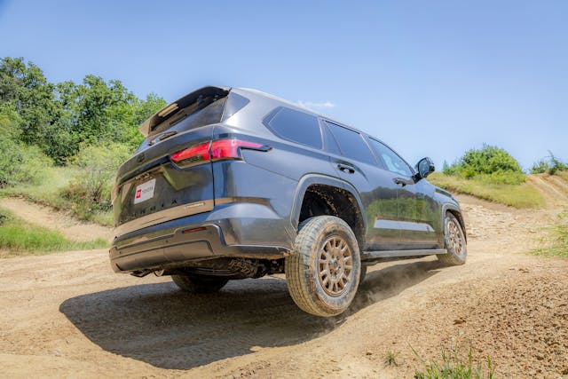 Trois quarts arrière extérieurs du Toyota Sequoia Trailhunter 2027