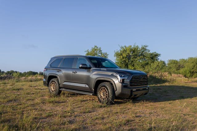 Trois quarts extérieurs avant du Toyota Sequoia Trailhunter 2027