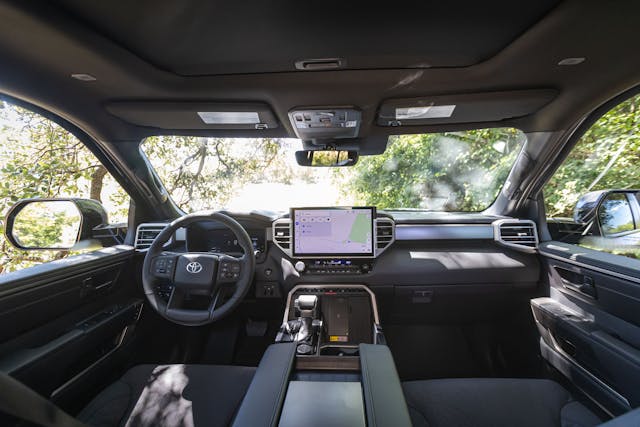 Zone intérieure de l'habitacle avant du Toyota Sequoia Trailhunter 2027